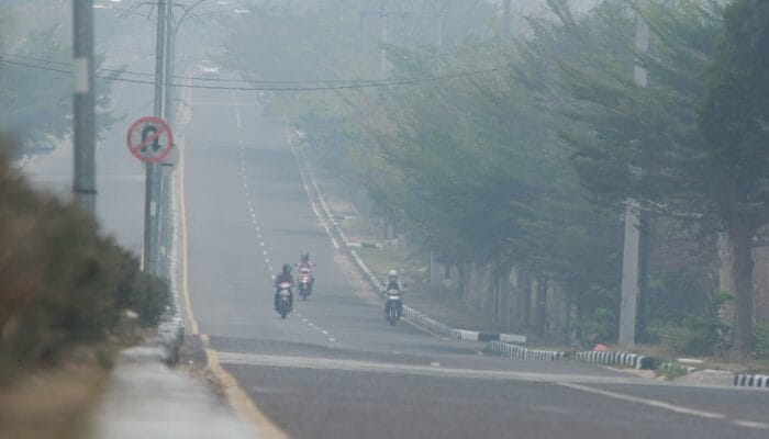 Kecamatan Mentok Bangka Barat Diselimuti Kabut Asap