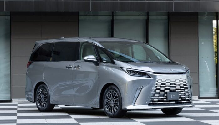 Interaksi Singkat dengan MPV Mewah Lexus Seharga Rp 2 Miliar Lebih