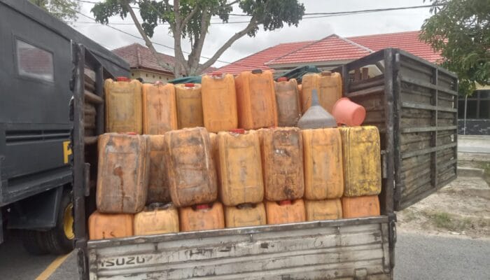 Polisi Tangkap Pelaku Pembawa 3 Ton BBM Subsidi Jenis Pertalite ke Bangka Barat