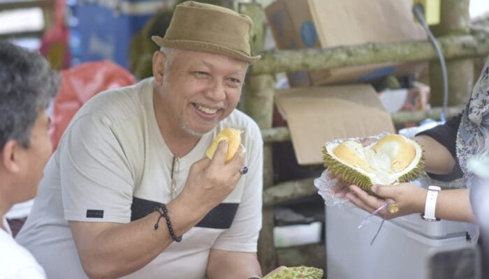 Sukirman Kunjungi Kebun Durian di Air Belo, Berharap Varian Namlung dan Klamunod Tembus Mancanegara