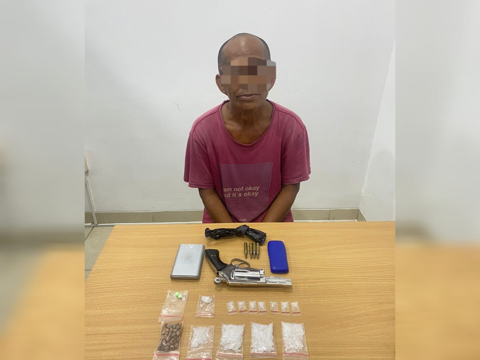 Keterangan Foto : Ra alias Rapik (49) warga Toboali diamankan Tim Subdit II Ditresnarkoba Polda Bangka Belitung, Jumat (2/2/2024) siang. (Humas Polda Babel)