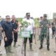 Caption: Penjabat Gubernur Babel, Safrizal ZA bersama Forkopimda dan masyarakat, menanam Mangrove secara serentak di seluruh Indonesia, di Pantai Batu Tunggal, Desa Riding Panjang, Kec. Merawang, Kabupaten Bangka, Rabu (7/2/2024). (Dok/Saktio)