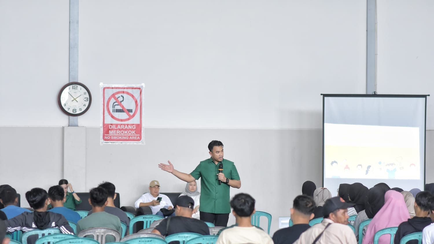 Yuri Kemal Fadlullah yang merupakan Putra dari Ketua Umum Partai Bulan Bintang (PBB), Yusril Ihza Mahendra datang ke acara kampanye Yesya Aulia Annisa Fakah, Caleg DPRD Provinsi Bangka Belitung (Babel) Dapil Bangka Barat (Babar).