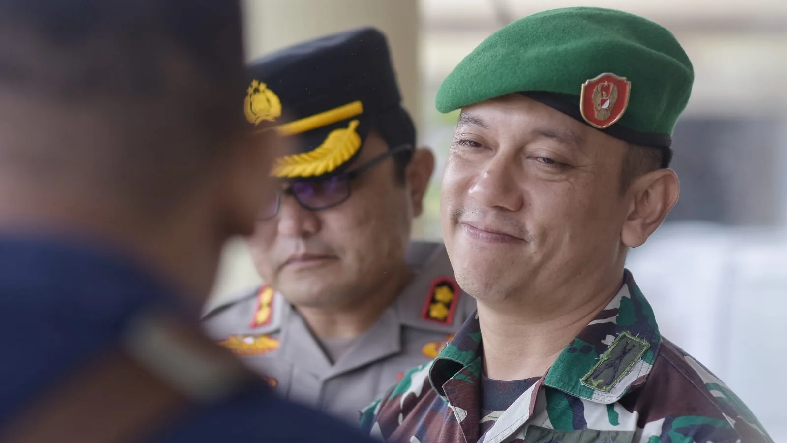 Dandim 0431/Babar Letkol Inf Kemas M. Nauval saat diwawancarai awak media usai melakukan pengecekan personel gabungan di Mapolres Bangka Barat.
