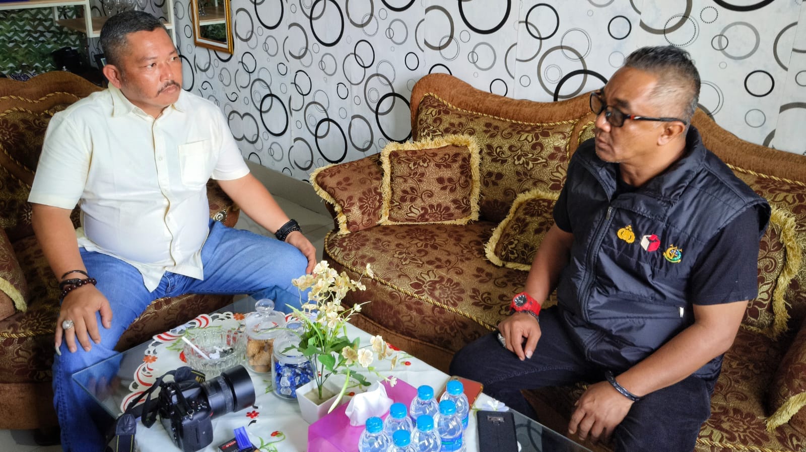 Kordiv P3S Bawaslu Babar Rio Febri Fahlevi , bersama Karutan Kelas II B Mentok Adrian, saat dijumpai di Rutan Kelas II B Mentok, Rabu (14/02/2024).