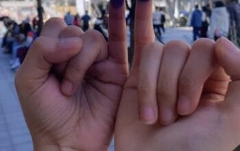 Bella Putri Rilani, mahasiswa asal Kecamatan Mentok, Kabupaten Bengka Barat, Provinsi Kepuluan Bangka Belitung sedang menunjukan bukti bahwa sudah menggunakan hak pilihnya di Taiwan, pada Rabu (14/02/2024).