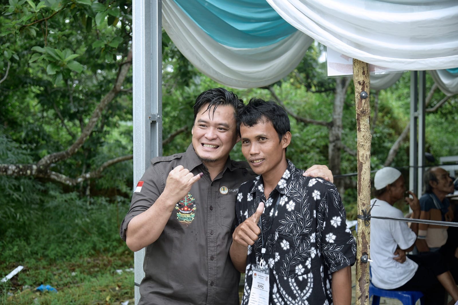 Wakil Bupati Bangka Barat, Bong Ming Ming turun langsung ke beberapa Tempat Pemungutan Suara (TPS) yang berada di wilayah Kecamatan Parittiga, Kabupaten Bangka Barat, pada Rabu (14/2/2024) pagi.