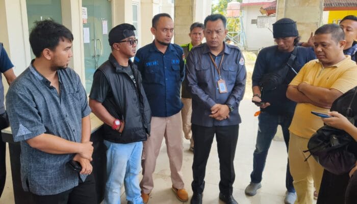 Dari Saksi Parpol hingga Bawaslu Babar Keluhkan Keterlambatan Pengumuman Hasil Pleno di Kecamatan Mentok