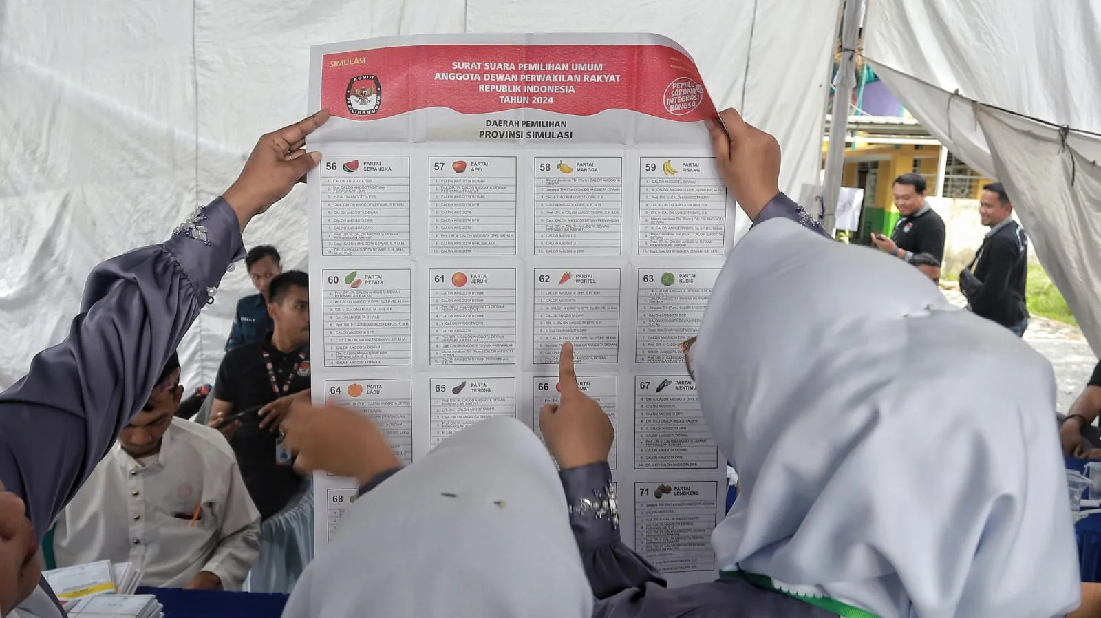 Foto simulasi pencoblosan di Kantor KPU Babar, Minggu (24/12/2024).