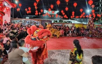 Pertunjukan Barongsai turut memeriahkan perayaan Cap Go Meh di Kelenteng Kong Fuk Miau Mentok.