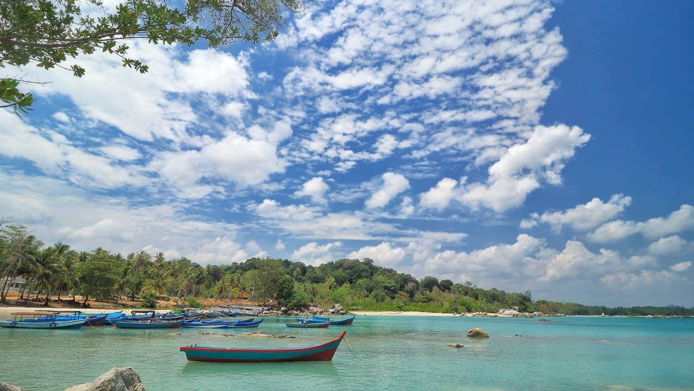 Meski letaknya tersembunyi, Pantai Bio menyimpan panorama yang indah bagi siapa saja yang berkunjung.
