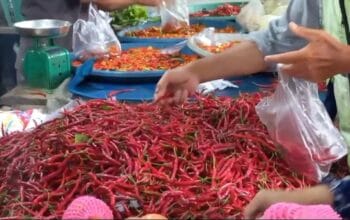 Aktivitas di Pasar Rakyat Mentok, Kabupaten Bangka Barat, Rabu (7/2/2024).