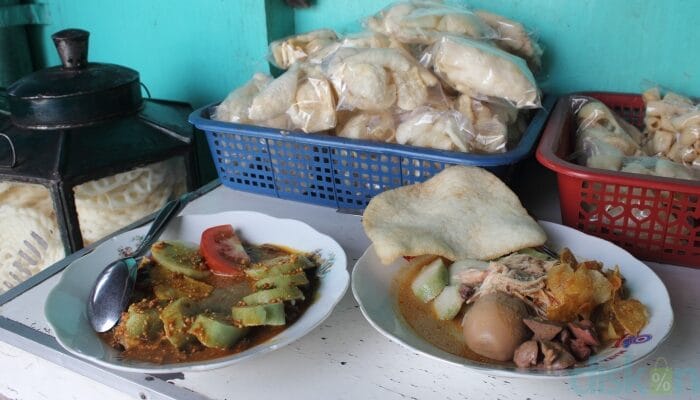Pedagang Lontong di Mentok Menjerit Harga Beras Melambung Tinggi