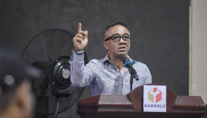 Bawaslu Mengimbau Peserta Pemilu Menertibkan APK Secara Mandiri