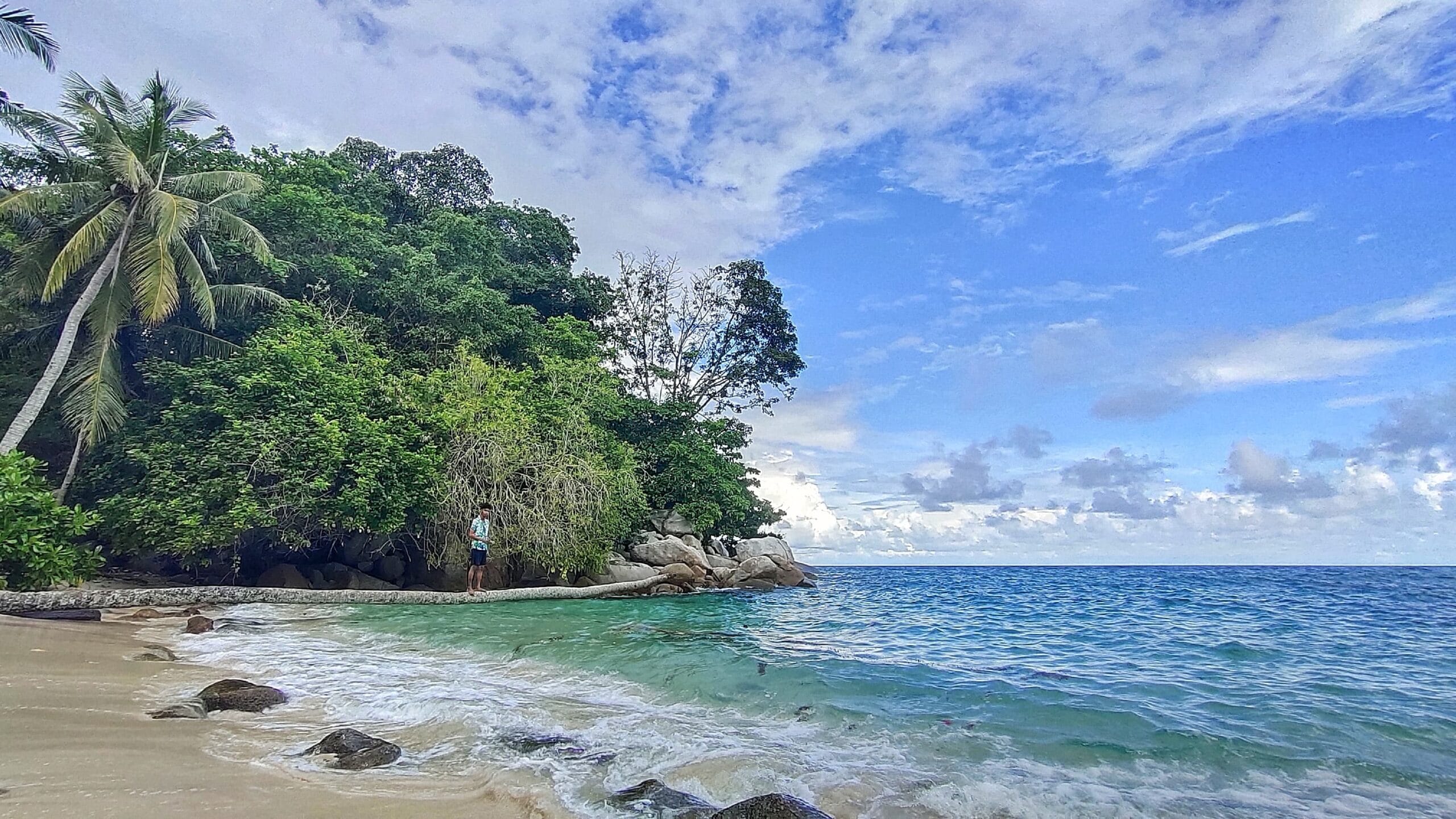 Keindahan pantai Pulau Lengkuas Belitung, Bangka Belitung.