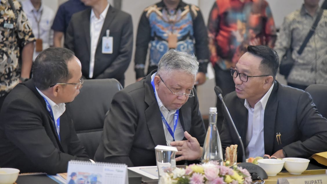 Bupati Bangka Barat Sukirman saat menghadiri RUPS LB Bank Sumsel-Babel di Hotel Fairmont, Jakarta, pada Rabu (06/03/2024). (Foto/Fierly).