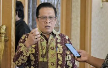 Kepala Dinas Penanaman Modal, Pelayanan Perizinan Terpadu Satu Pintu Tenaga Kerja dan Transmigrasi Kabupaten Bangka Barat, Yuwanda saat diwawancara usai menghadiri kegiatan peresmian serta penguatan Penerapan Mal Pelayanan Publik dan Mal Pelayanan Publik Digital yang diselenggarakan oleh Kementerian Pendayagunaan Aparatur Negara dan Reformasi Birokrasi di Hotel Ritz Carlton, Jakarta, pada Kamis (7/3/2024). (Foto/Fierly)