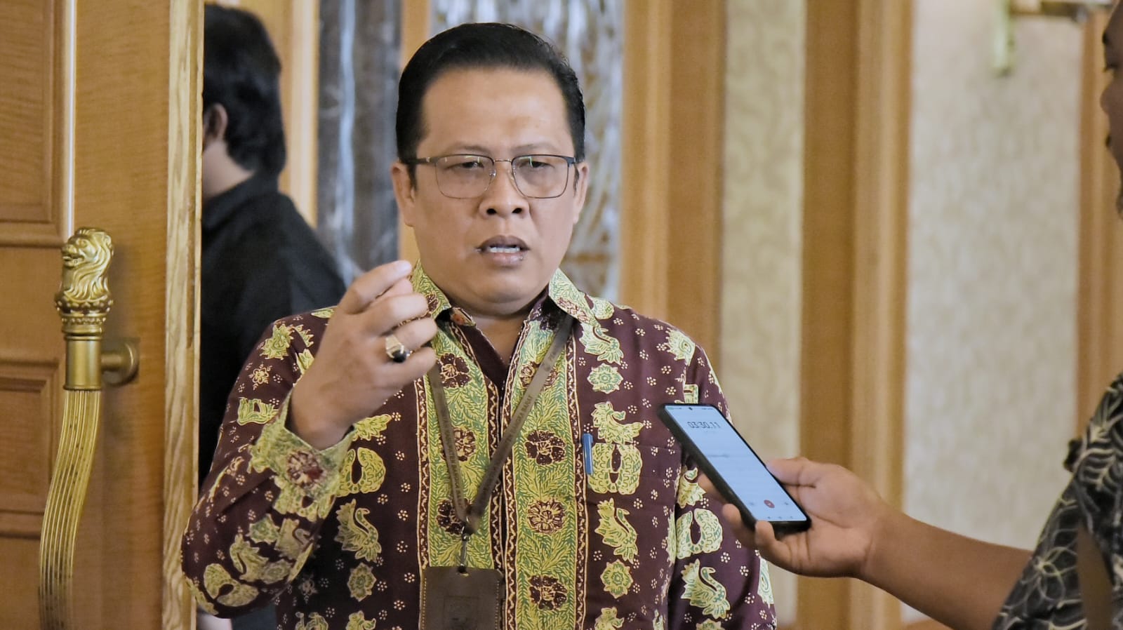 Kepala Dinas Penanaman Modal, Pelayanan Perizinan Terpadu Satu Pintu Tenaga Kerja dan Transmigrasi Kabupaten Bangka Barat, Yuwanda saat diwawancara usai menghadiri kegiatan peresmian serta penguatan Penerapan Mal Pelayanan Publik dan Mal Pelayanan Publik Digital yang diselenggarakan oleh Kementerian Pendayagunaan Aparatur Negara dan Reformasi Birokrasi di Hotel Ritz Carlton, Jakarta, pada Kamis (7/3/2024). (Foto/Fierly)