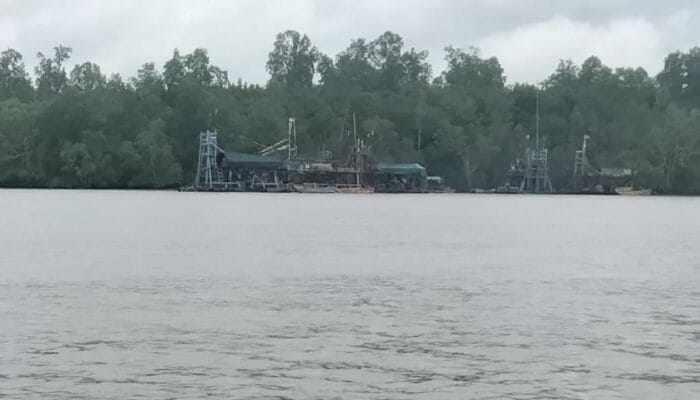 Warga Sebut Ada Oknum Aparat Bekingi Pihak CV Menambang di Kawasan Mangrove Perairan Terabek