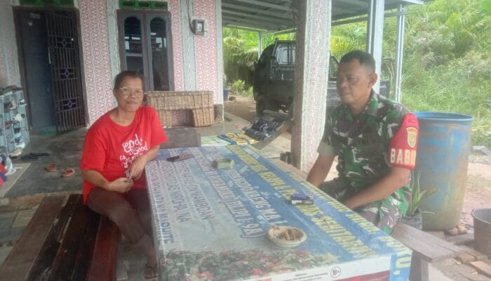 Datangi Warga Kacung, Babinsa Kelapa Rutin Pantau Kondusifitas Warganya
