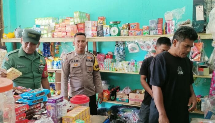 Pastikan Harga Sembako Stabil, Babinsa Mentok Turun Langsung Cek Toko Warga