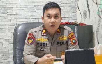 Kasat Polairud Polres Babar, Iptu Yudi Lasmono saat diwawancarai diruang kerjanya, pada Jumat (15/03/2024) pagi.