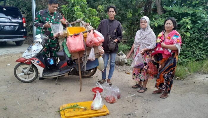 Perkuat Sinergi dengan Masyarakat, Babinsa Mentok Kunjungi Pedagang Sayuran