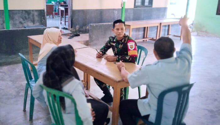 Babinsa Koramil Jebus Gelar Komsos Rencana Pemanfaatan Lahan untuk Petani Desa Mislak