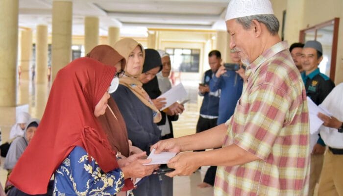 Baznas Babar Kembali Salurkan Bantuan Kepada 38 Mustahik