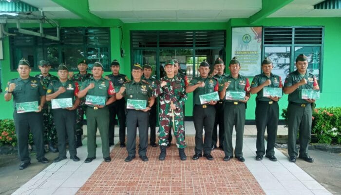 Dandim Nauval Salurkan Bingkisan Hari Raya Idulfitri 1445 H dari KSAD untuk Koramil Mentok