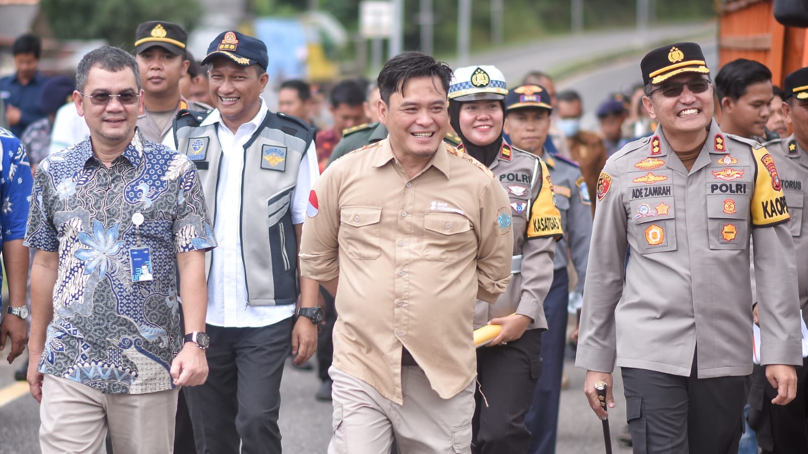 Bong Ming Ming didampingi GM ASDP Cabang Bangka, Kapolres Bangka Barat, beserta instansi terkait ketika melakukan peninjauan persiapan arus mudik, di pelabuhan Tanjung Kalian Mentok, pada (28/03/2024).(Foto/Fierly)