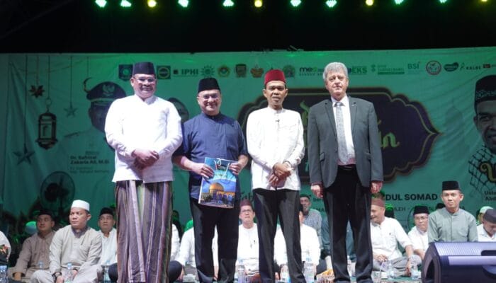 Ribuan Masyarakat Babel Tumpah Ruah Padati Alun-alun Taman Merdeka, Begini Pesan UAS