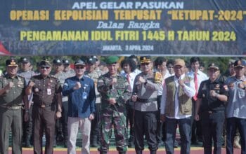 Polres Bangka Barat bersama instansi terkait lainya melaksanakan Apel Gelar Pasukan Operasi Ketupat Menumbing tahun 2024 dalam rangka pengamanan Hari Raya Idulfitri 1445 hijriah, pada Rabu (03/04/2024) pagi.