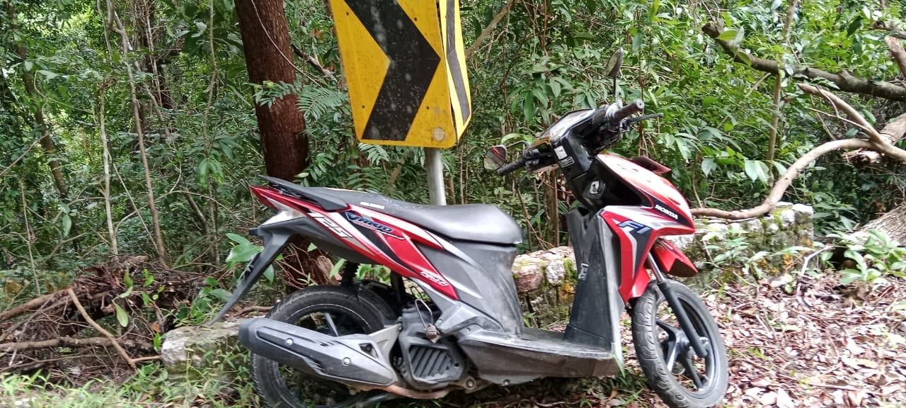 Sepeda motor yang mengalami kecelakaan. Foto: Istimewa.