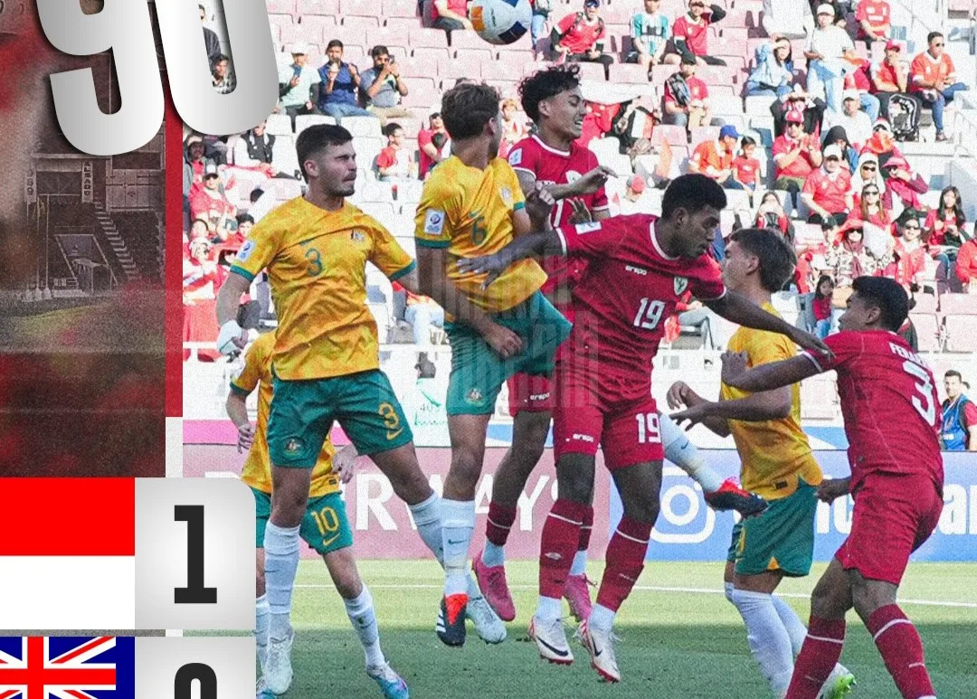 Pemain Timnas Indonesia U-23 berjibaku melawan pemain Australia. Foto: Twitter/Timnas Indonesia