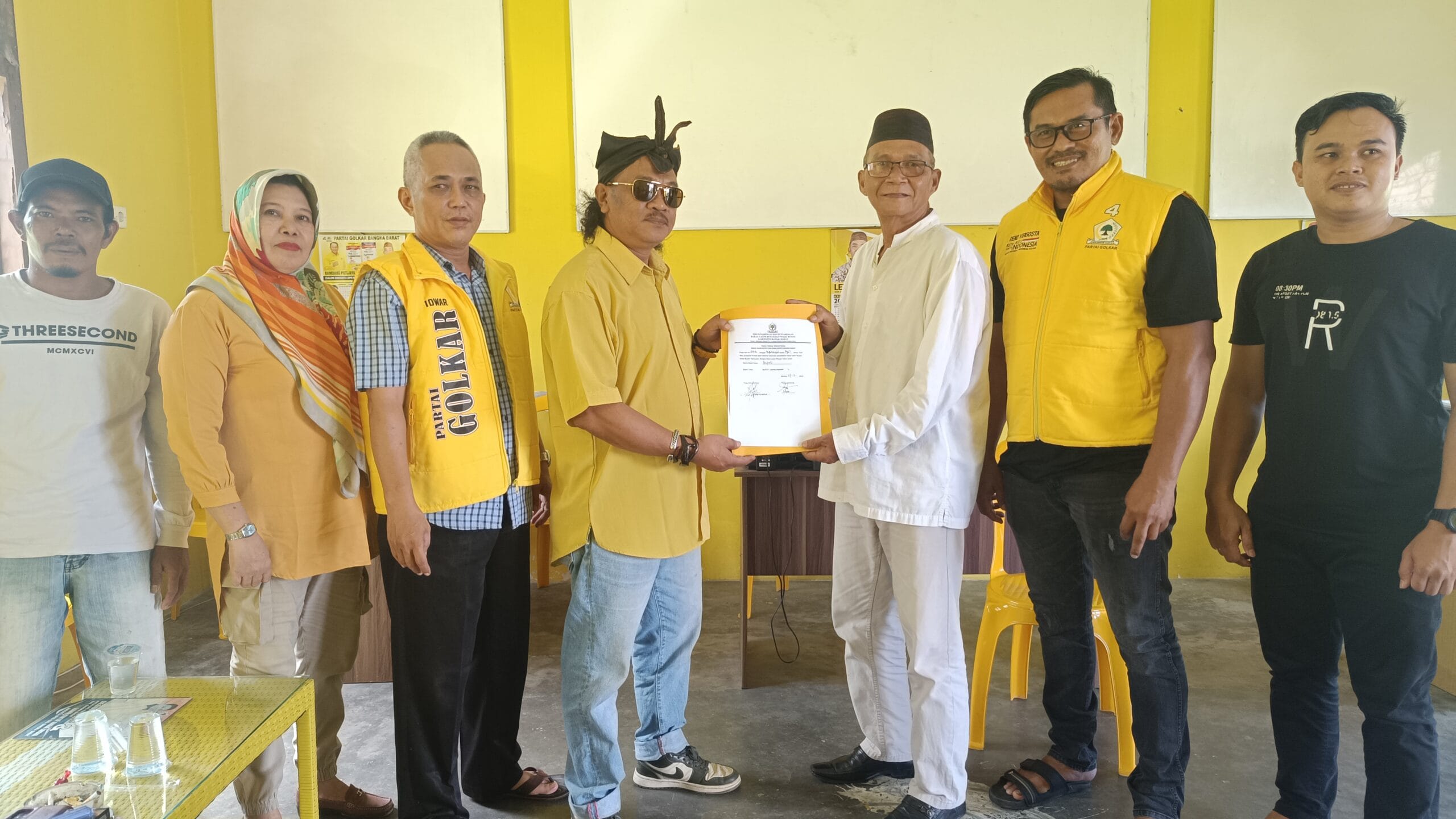 Yusderahman saat mendaftarkan diri ke Golkar