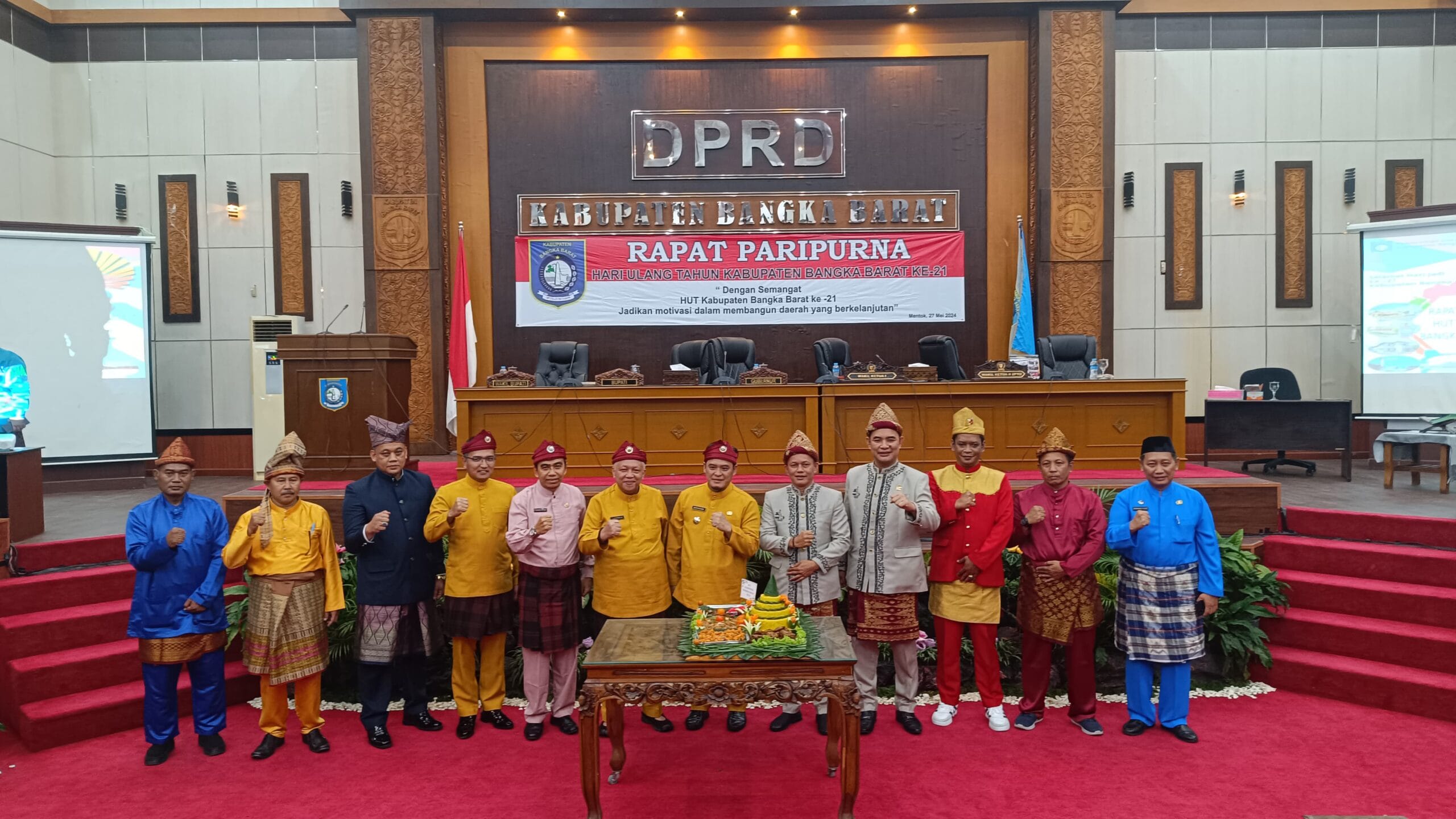 DPRD Kabupaten Bangka Barat (Babar) menggelar rapat paripurna istimewa memperingati hari ulang tahun ke-21 Kabupaten Bangka Barat di Gedung Mahligai Betason 2, pada Senin (27/5/2024).