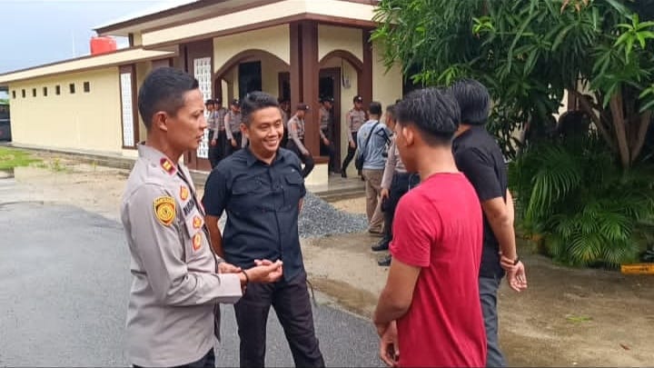 Jajaran Polres Bangka Barat menggagalkan upaya pengiriman 4 ton timah yang diduga hendak dibawa ke luar pulau Bangka. 4 ton timah ini dibawa menggunakan satu unit kendaraan truk dengan nomor polisi BE 8537 AX.