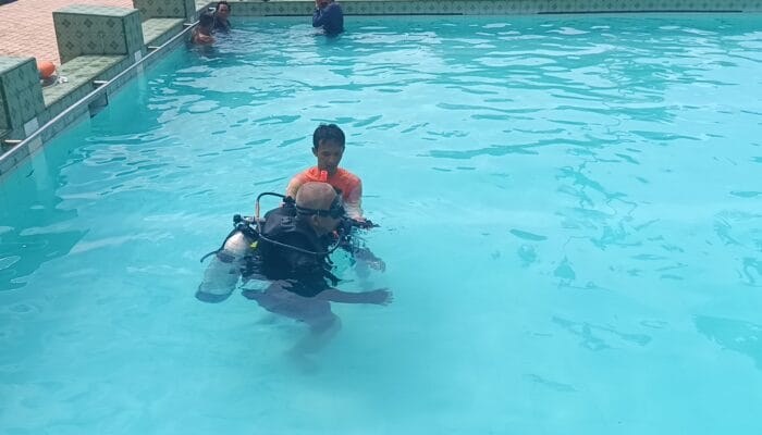 Tingkatkan Kemampuan SAR, TRC BPBD Babar Diberikan Pelatihan Selam