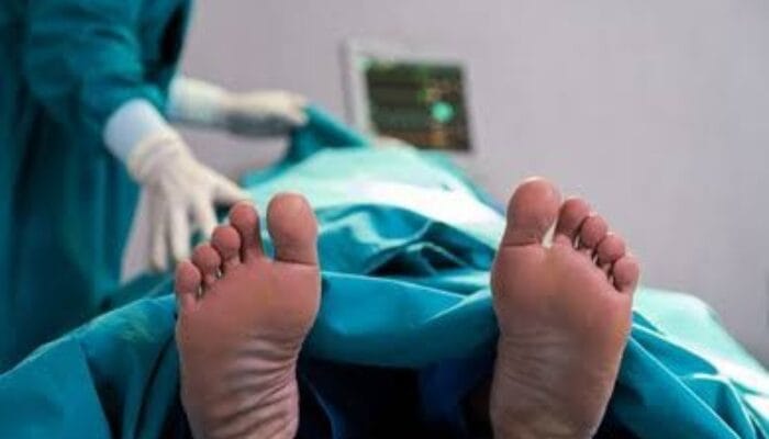 Tercium Aroma Tak Sedap, Warga Temukan Mayat Pria di Dalam Rumahnya