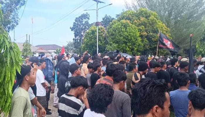 Ribuan Masyarakat Datangi DPRD Bangka Barat Tolak Keberadaan HTI