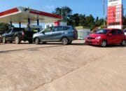 Warga Keluhkan Antrean Panjang di Sekitar SPBU Tempilang