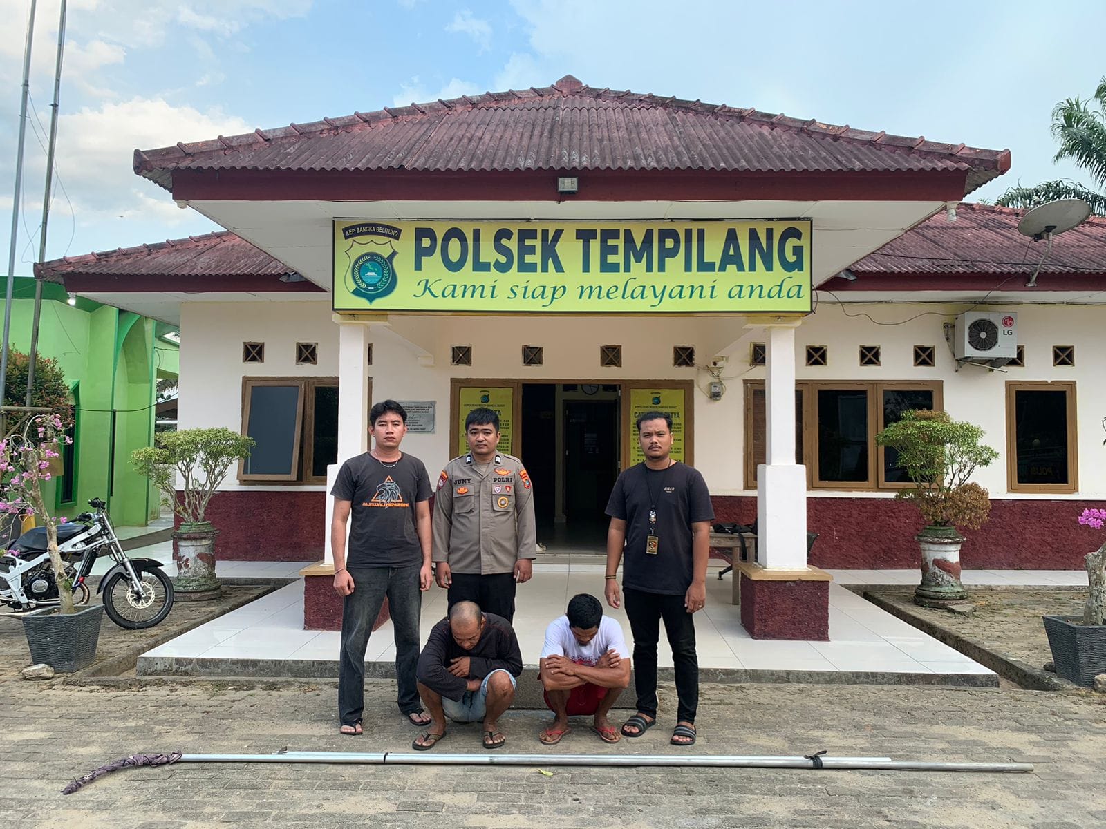 Caption: Polsek Tempilang berhasil mengamankan dua orang pelaku pencurian di Kebun di Dusun Parit 10, Desa Tempilang, Bangka Barat, Senin (22/7/2024) sekitar pukul 23.00 WIB. (Dok/Polsek Tempilang).