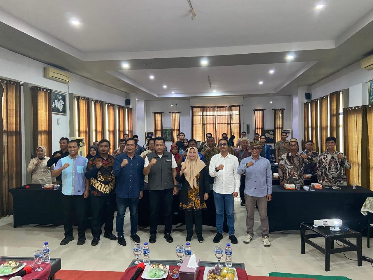 Badan Pengawas Pemilu (Bawaslu) Kabupaten Bangka Barat menggelar bimbingan teknis (Bimtek) penyelesaian sengketa dan penanganan pelanggaran Pemilihan Kepala Daerah (Pilkada) 2024 di Gedung KWP, Kecamatan Mentok, Kabupaten Bangka Barat, pada Jumat (2/8/2024).