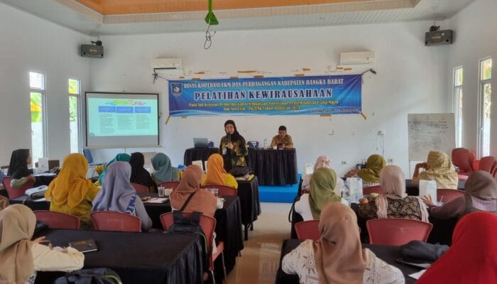 DKUP Babar Beri Pelatihan Kewirausahaan ke Pelaku UKM