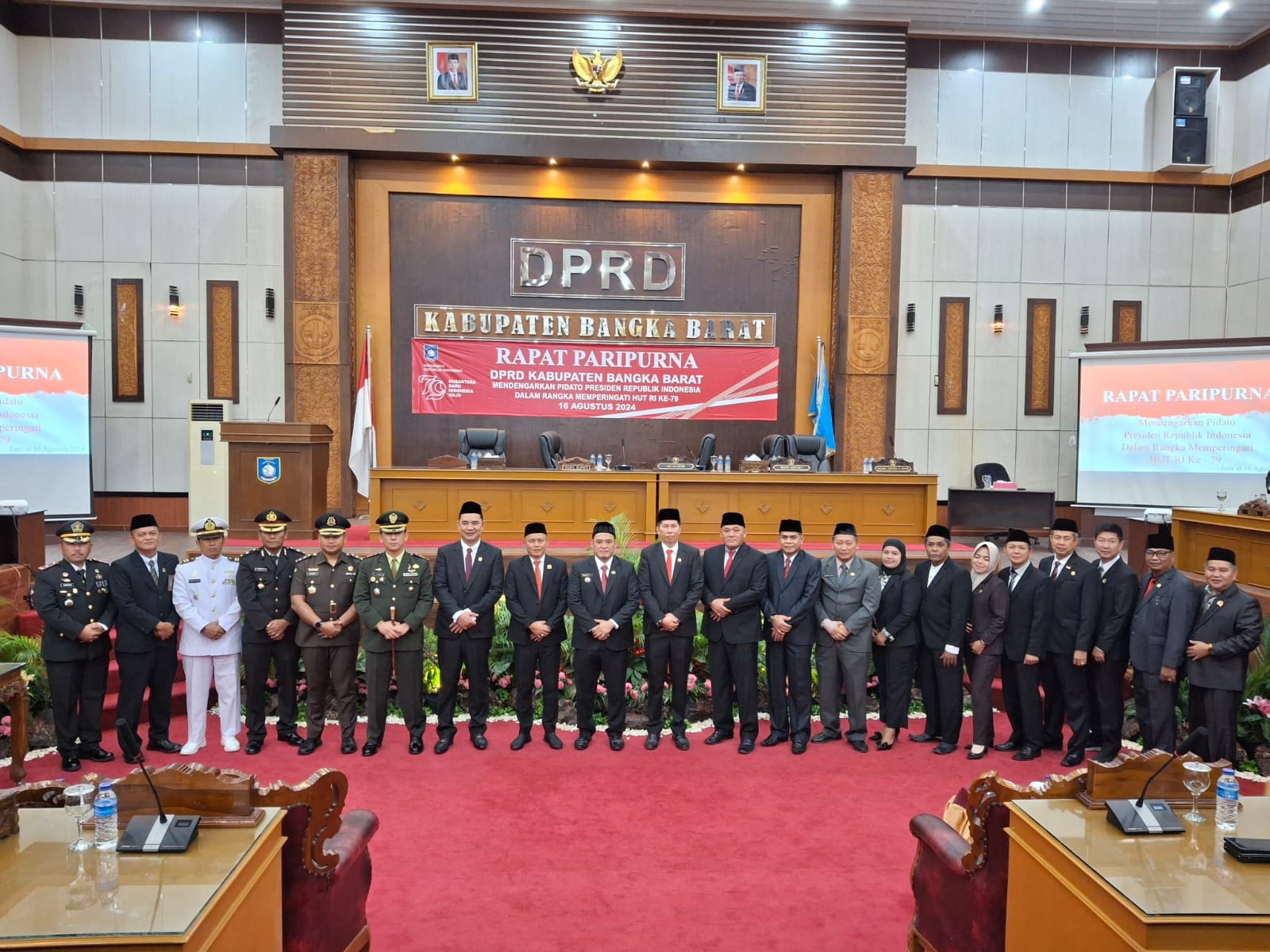 DPRD Kabupaten Bangka Barat (Babar) menggelar rapat paripurna dengan agenda mendengarkan pidato kenegaraan dari Presiden Republik Indonesia terkait peringatan Hari Ulang Tahun ke-79 Republik Indonesia. Agenda rapat paripurna itu berlangsung di Gedung Mahligai Betason II, Kantor DPRD Bangka Barat Jumat (16/8/2023).