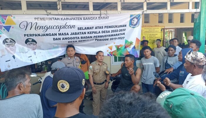 Masyarakat Geruduk Kantor Desa Semulut, Pertanyakan Perizinan Kapal Isap yang Beroperasi