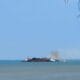 Kapal bermuatan batu bara terbakar. Foto: Fierly Aditya.