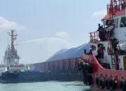 Kronologi Terbakarnya Tongkang Batu Bara yang Hendak Berlayar ke PLTU Suralaya Banten