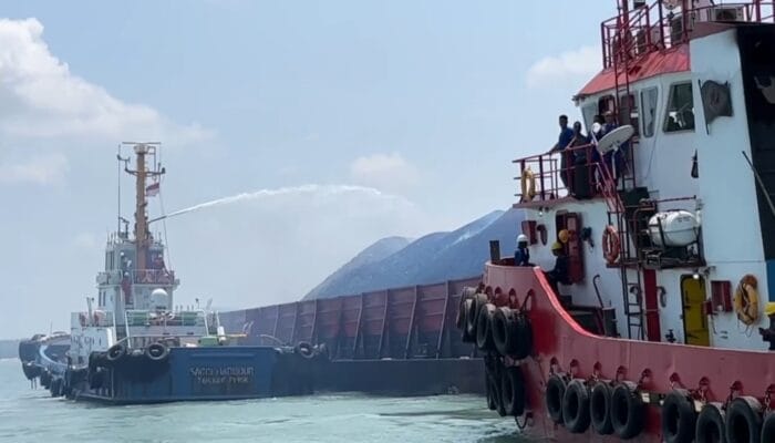 Kronologi Terbakarnya Tongkang Batu Bara yang Hendak Berlayar ke PLTU Suralaya Banten